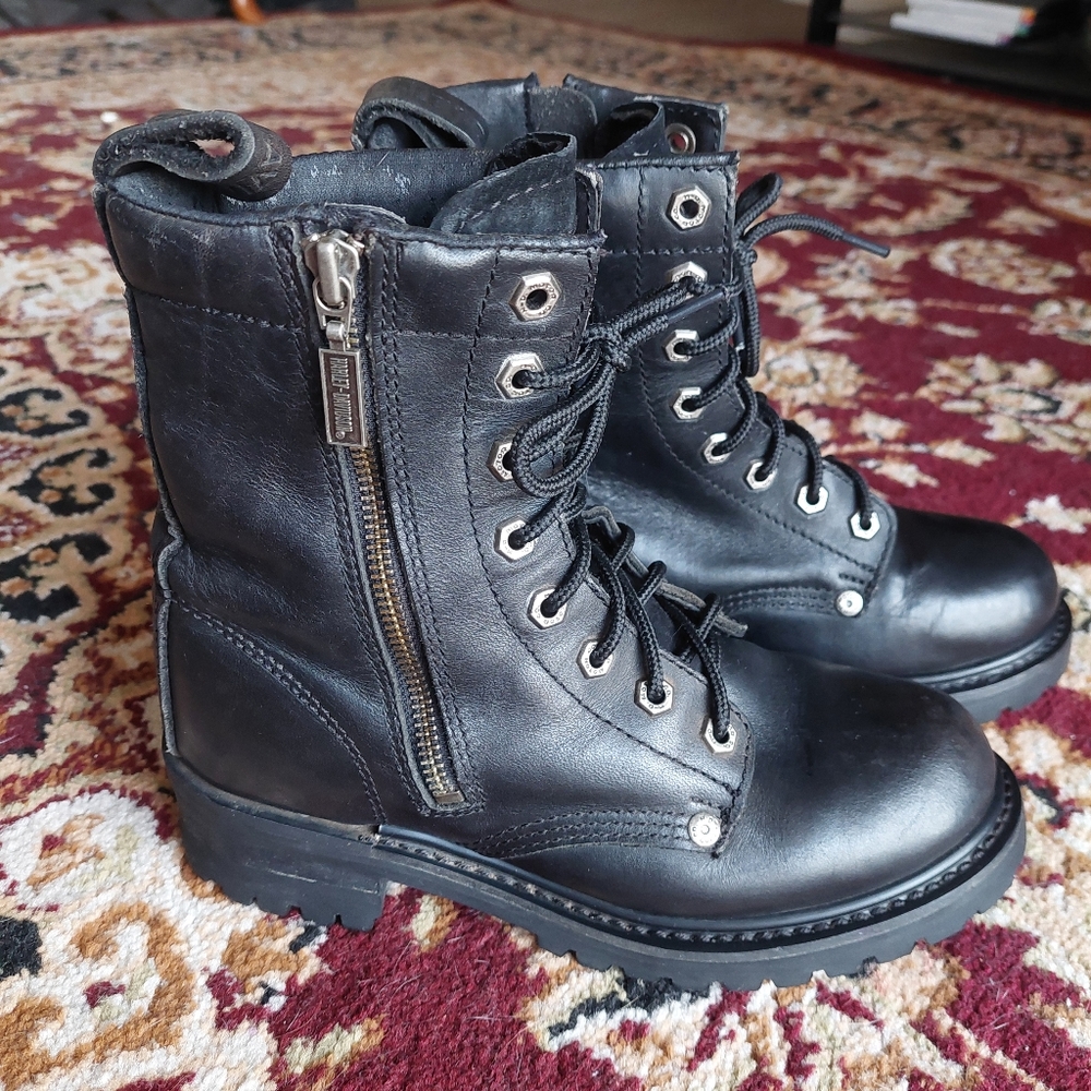 Womens Harley Davidson black leather riding boots. Size 8.